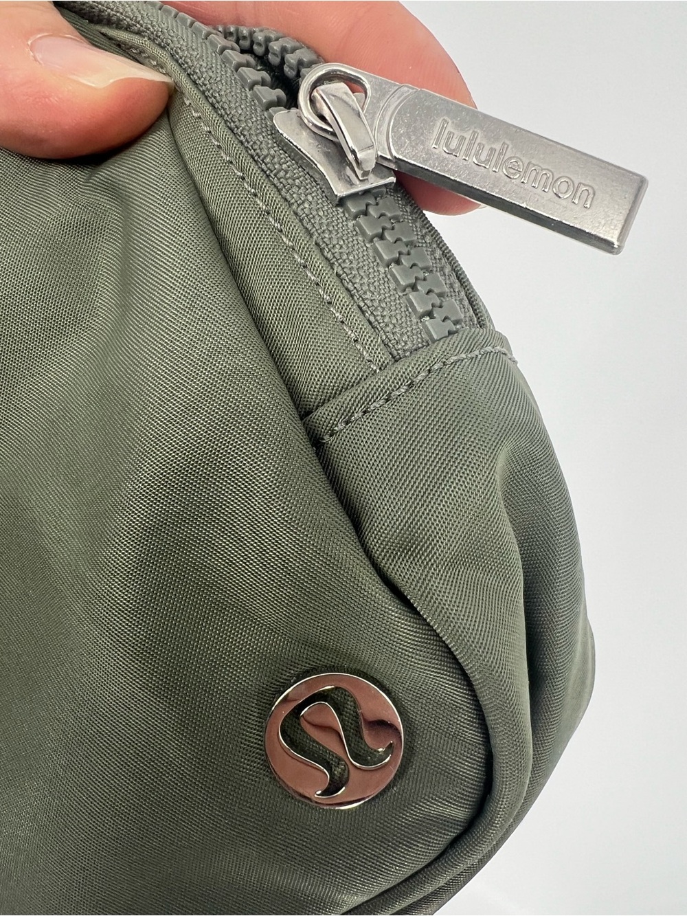 Lululemon Everywhere Belt Bag Green Crossbody Waist Pack Unisex - Picture 9 of 9